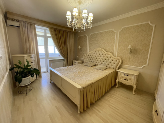 Продам трехкомнатную (3-комн.) квартиру, Камская ул, 37, Симферополь г