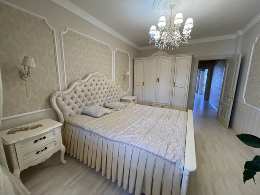 Продам трехкомнатную (3-комн.) квартиру, Камская ул, 37, Симферополь г