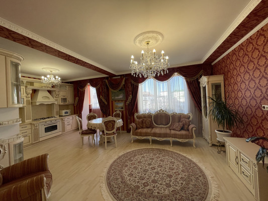 Продам трехкомнатную (3-комн.) квартиру, Камская ул, 37, Симферополь г