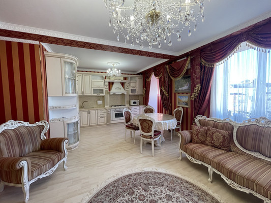 Продам трехкомнатную (3-комн.) квартиру, Камская ул, 37, Симферополь г