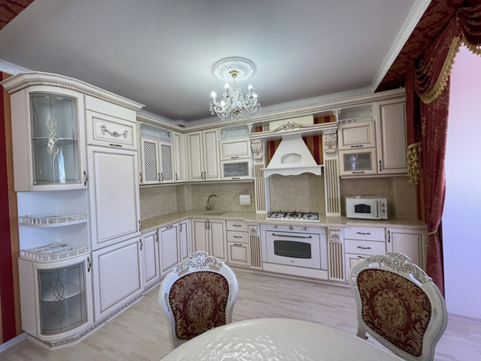 Продам трехкомнатную (3-комн.) квартиру, Камская ул, 37, Симферополь г