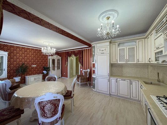 Продам трехкомнатную (3-комн.) квартиру, Камская ул, 37, Симферополь г