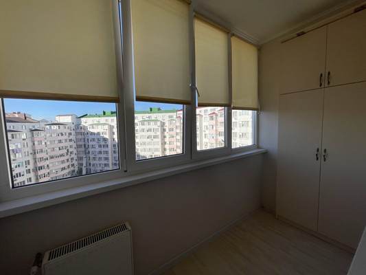 Продам трехкомнатную (3-комн.) квартиру, Камская ул, 37, Симферополь г