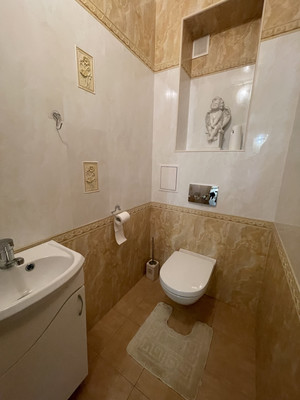 Продам трехкомнатную (3-комн.) квартиру, Камская ул, 37, Симферополь г