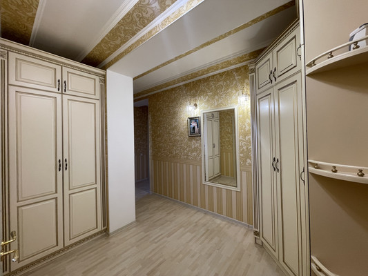 Продам трехкомнатную (3-комн.) квартиру, Камская ул, 37, Симферополь г