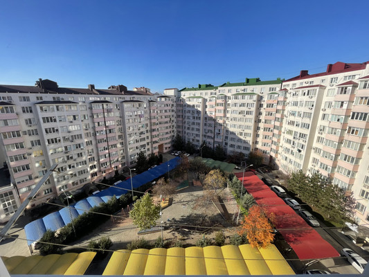 Продам трехкомнатную (3-комн.) квартиру, Камская ул, 37, Симферополь г