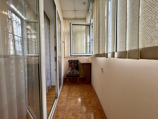 Продам двухкомнатную (2-комн.) квартиру, Исаева ул, 4, Новороссийск г