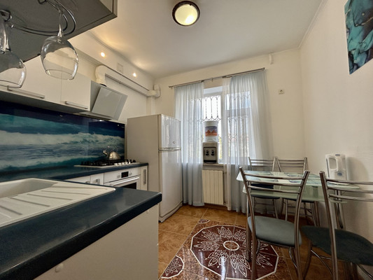 Продам двухкомнатную (2-комн.) квартиру, Исаева ул, 4, Новороссийск г