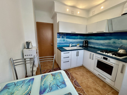 Продам двухкомнатную (2-комн.) квартиру, Исаева ул, 4, Новороссийск г