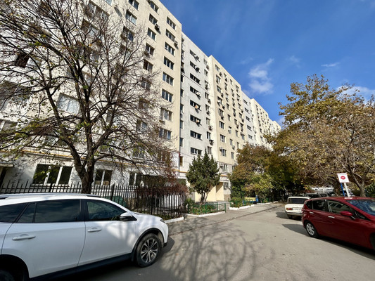 Продам двухкомнатную (2-комн.) квартиру, Исаева ул, 4, Новороссийск г