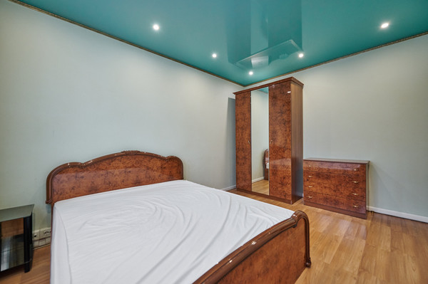 Продам трехкомнатную (3-комн.) квартиру, Цюрупы ул, 6, Москва г