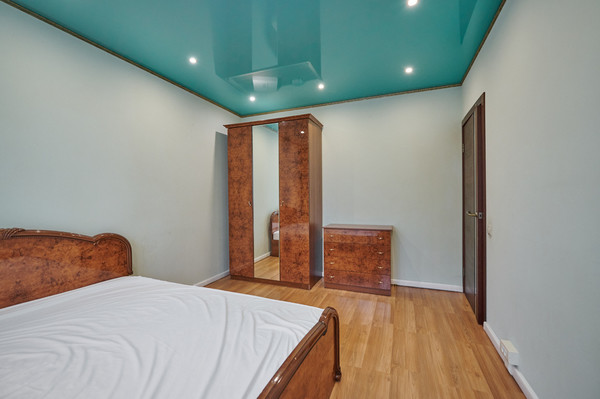 Продам трехкомнатную (3-комн.) квартиру, Цюрупы ул, 6, Москва г