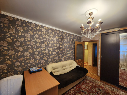 Продам трехкомнатную (3-комн.) квартиру, Авиатриссы Зверевой ул, 1/8, Гатчина г