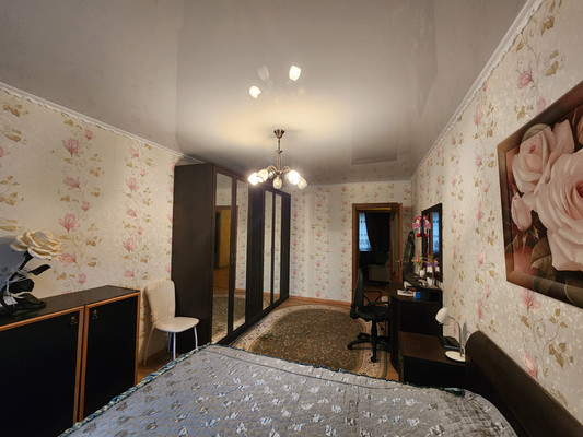 Продам трехкомнатную (3-комн.) квартиру, Авиатриссы Зверевой ул, 1/8, Гатчина г