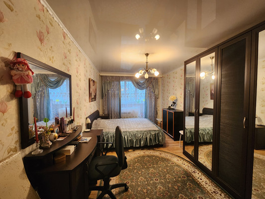 Продам трехкомнатную (3-комн.) квартиру, Авиатриссы Зверевой ул, 1/8, Гатчина г