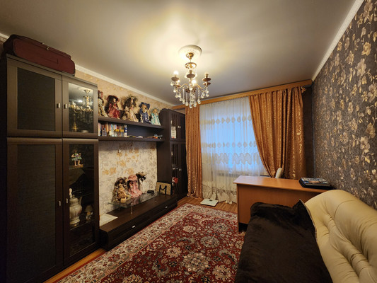 Продам трехкомнатную (3-комн.) квартиру, Авиатриссы Зверевой ул, 1/8, Гатчина г