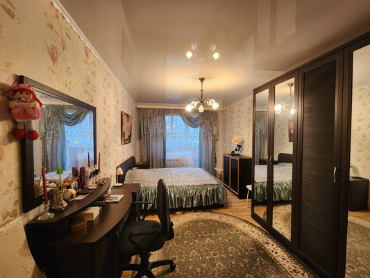 Продам трехкомнатную (3-комн.) квартиру, Авиатриссы Зверевой ул, 1/8, Гатчина г