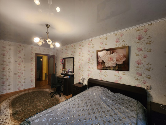 Продам трехкомнатную (3-комн.) квартиру, Авиатриссы Зверевой ул, 1/8, Гатчина г