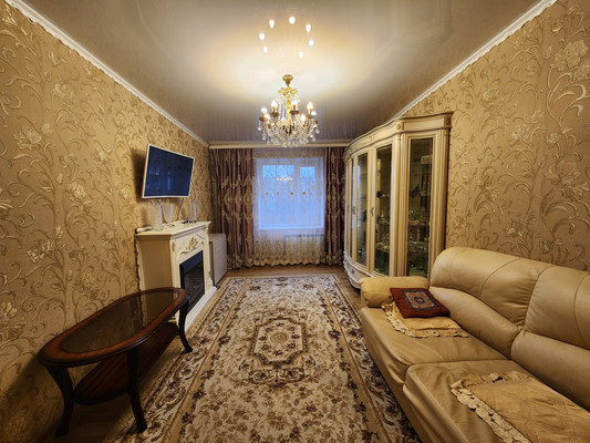 Продам трехкомнатную (3-комн.) квартиру, Авиатриссы Зверевой ул, 1/8, Гатчина г