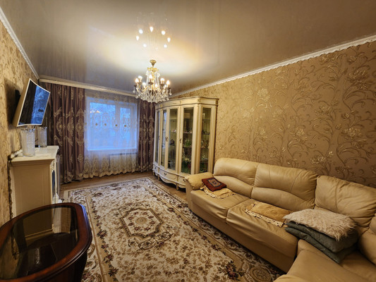 Продам трехкомнатную (3-комн.) квартиру, Авиатриссы Зверевой ул, 1/8, Гатчина г