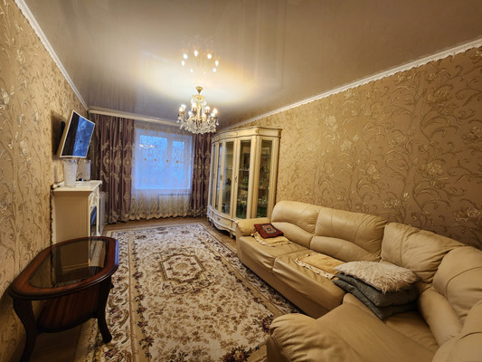 Продам трехкомнатную (3-комн.) квартиру, Авиатриссы Зверевой ул, 1/8, Гатчина г