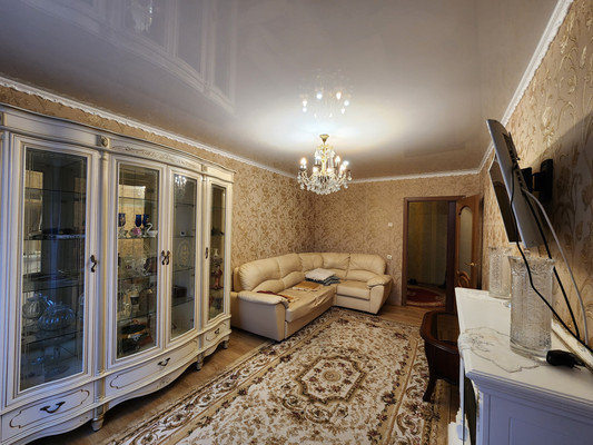 Продам трехкомнатную (3-комн.) квартиру, Авиатриссы Зверевой ул, 1/8, Гатчина г