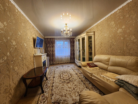 Продам трехкомнатную (3-комн.) квартиру, Авиатриссы Зверевой ул, 1/8, Гатчина г