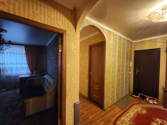 Продам трехкомнатную (3-комн.) квартиру, Авиатриссы Зверевой ул, 1/8, Гатчина г