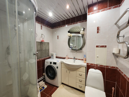 Продам трехкомнатную (3-комн.) квартиру, Авиатриссы Зверевой ул, 1/8, Гатчина г