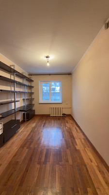 Продам трехкомнатную (3-комн.) квартиру, Октябрьский пр-кт, 47, Сыктывкар г