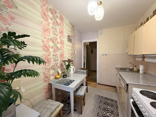 Продам трехкомнатную (3-комн.) квартиру, Чавайна б-р, 23, Йошкар-Ола г