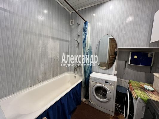 Продам комнату в 8-комн. квартире, 12-я В.О. линия, 15, Санкт-Петербург г