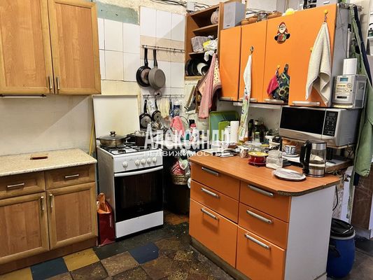 Продам комнату в 8-комн. квартире, 12-я В.О. линия, 15, Санкт-Петербург г