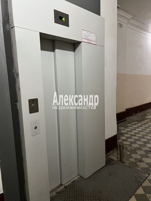 Продам комнату в 8-комн. квартире, 12-я В.О. линия, 15, Санкт-Петербург г