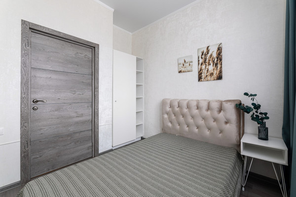 Продам трехкомнатную (3-комн.) квартиру, Комсомольская ул, 2, Казань г