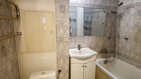 Продам двухкомнатную (2-комн.) квартиру, Керамический проезд, 65к1, Москва г