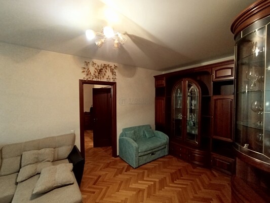 Продам трехкомнатную (3-комн.) квартиру, Артюхиной ул, 11, Москва г