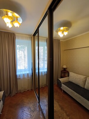 Продам трехкомнатную (3-комн.) квартиру, Артюхиной ул, 11, Москва г