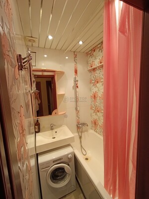 Продам трехкомнатную (3-комн.) квартиру, Артюхиной ул, 11, Москва г