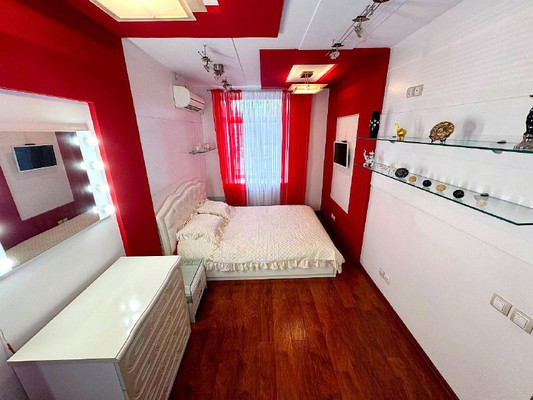 Продам трехкомнатную (3-комн.) квартиру, Мира пр-кт, 30, Комсомольск-на-Амуре г