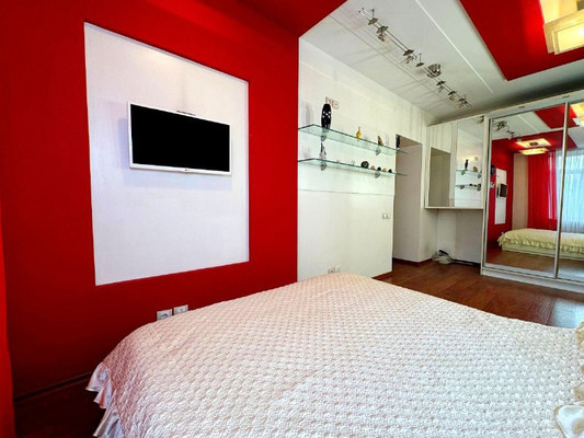 Продам трехкомнатную (3-комн.) квартиру, Мира пр-кт, 30, Комсомольск-на-Амуре г