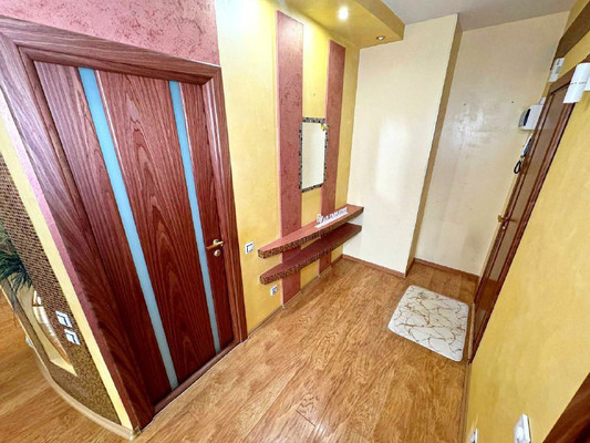 Продам трехкомнатную (3-комн.) квартиру, Мира пр-кт, 30, Комсомольск-на-Амуре г