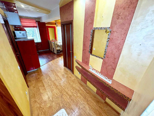 Продам трехкомнатную (3-комн.) квартиру, Мира пр-кт, 30, Комсомольск-на-Амуре г