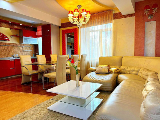 Продам трехкомнатную (3-комн.) квартиру, Мира пр-кт, 30, Комсомольск-на-Амуре г