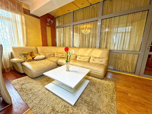 Продам трехкомнатную (3-комн.) квартиру, Мира пр-кт, 30, Комсомольск-на-Амуре г