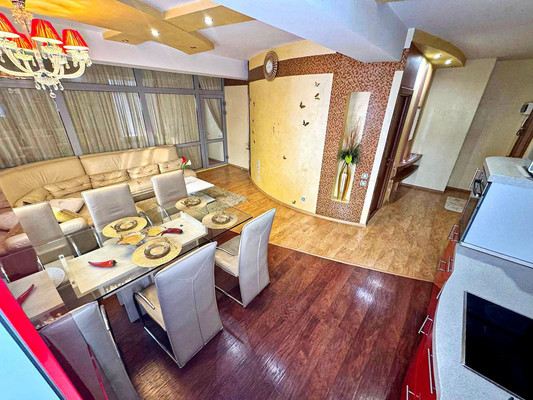 Продам трехкомнатную (3-комн.) квартиру, Мира пр-кт, 30, Комсомольск-на-Амуре г