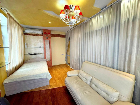 Продам трехкомнатную (3-комн.) квартиру, Мира пр-кт, 30, Комсомольск-на-Амуре г