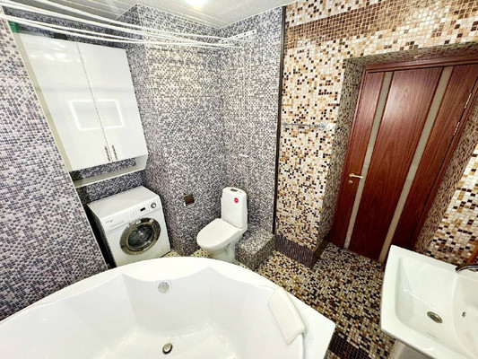 Продам трехкомнатную (3-комн.) квартиру, Мира пр-кт, 30, Комсомольск-на-Амуре г