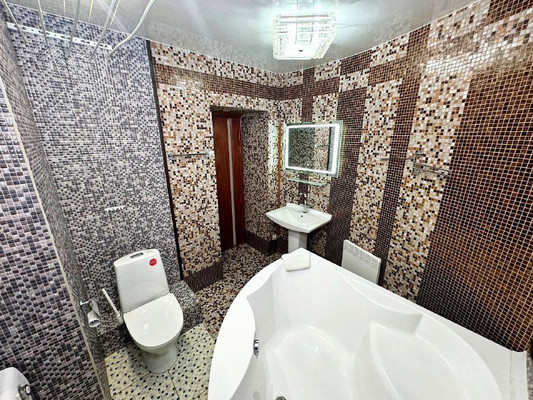 Продам трехкомнатную (3-комн.) квартиру, Мира пр-кт, 30, Комсомольск-на-Амуре г