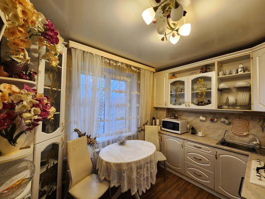 Продам трехкомнатную (3-комн.) квартиру, Авиатриссы Зверевой ул, 1/8, Гатчина г